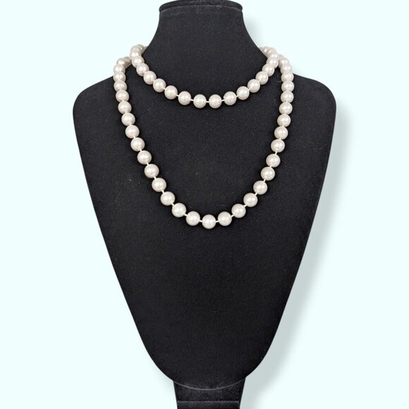 (2/$20) White Faux Pearl Infinity Necklace - Picture 2 of 4